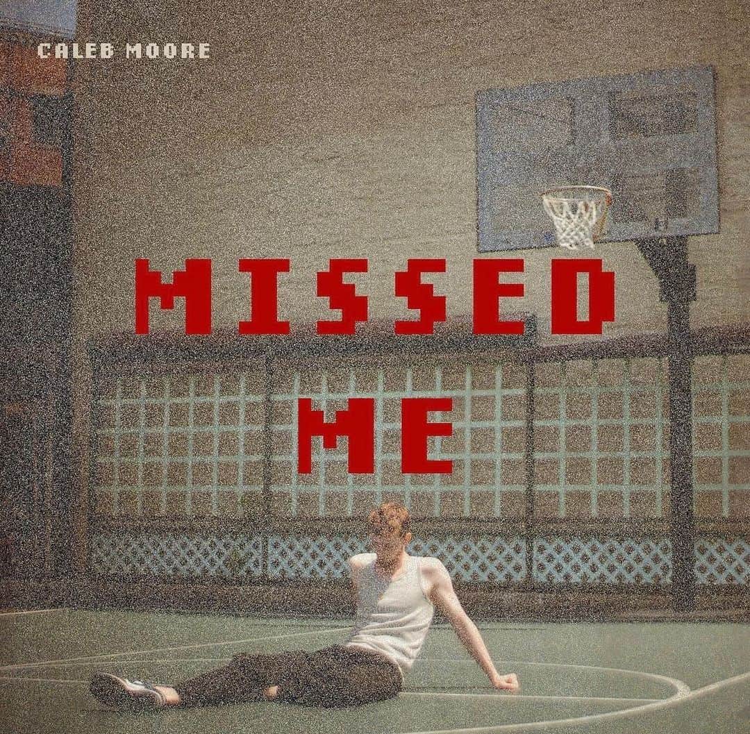 ジュリアン・ムーアのインスタグラム：「So proud of my son @calebmoore_music @cal_freundlich  Please listen to his new song, link in bio」