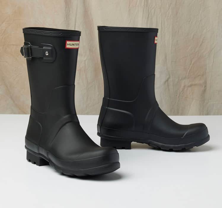 ハンターブーツのインスタグラム：「A silhouette and logo loved by all. #HunterBoots」