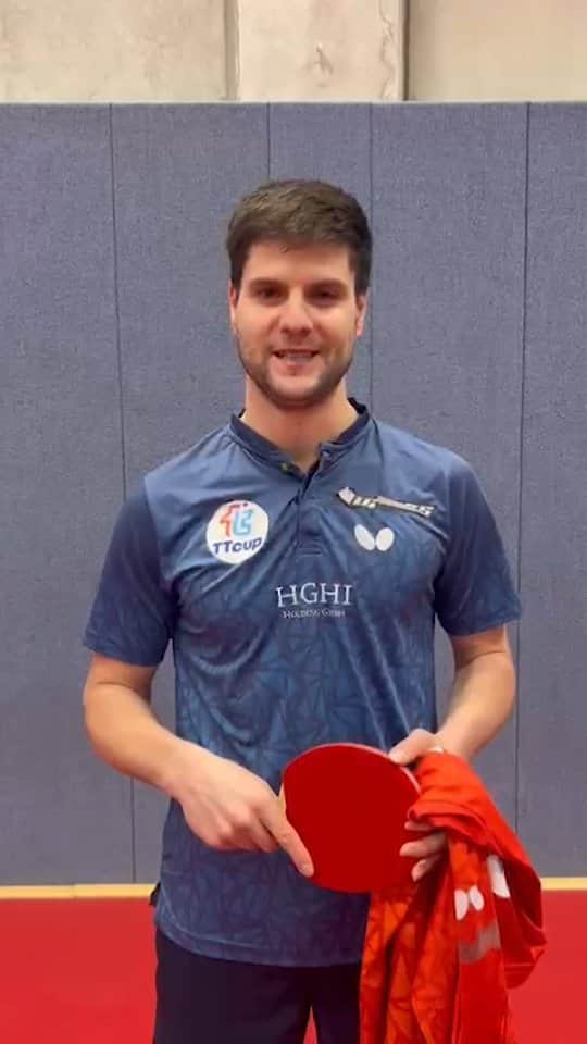 ドミトリ・オフチャロフのインスタグラム：「Hi Guys, it's giveaway time! I'm giving away two signed, match-worn shirts of my match against Ma Long last week at the WTT Champions in Frankfurt, Germany.   To win you just have to... ✅️ follow @revolutionmltt ✅️ follow @majorleaguetabletennis ✅️ tag a friend in the comments, who should win the second shirt   The winner will be chosen at random next Monday (November 13th) at 12 p.m.  The competition has no connection with Instagram / Meta.   Good luck 🍀🤞  #tabletennis #majorleaguetabletennis #usa」