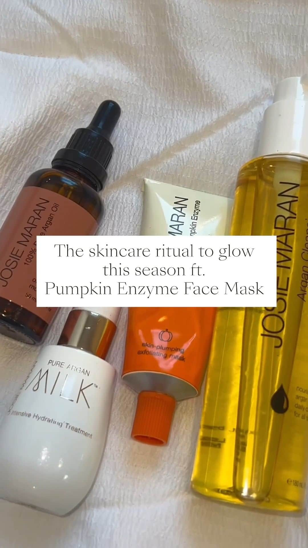 ジョジー・マランのインスタグラム：「One extra step to shine bright this season just includes adding some Pumpkin Enzyme Face Mask to your ritual 🎃 ✨」