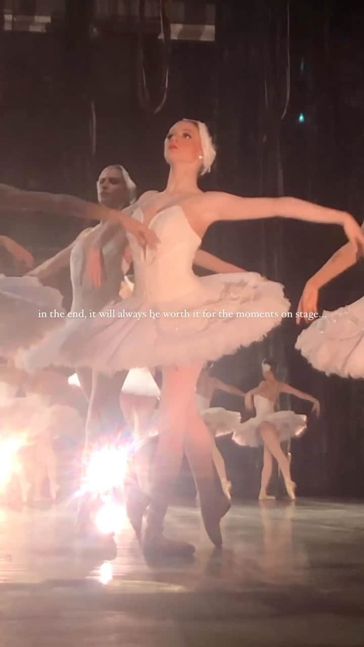 のインスタグラム：「This is what we dance for. 💘 @anaemilia.zp   #worldwideballet 💙🫶🏻」