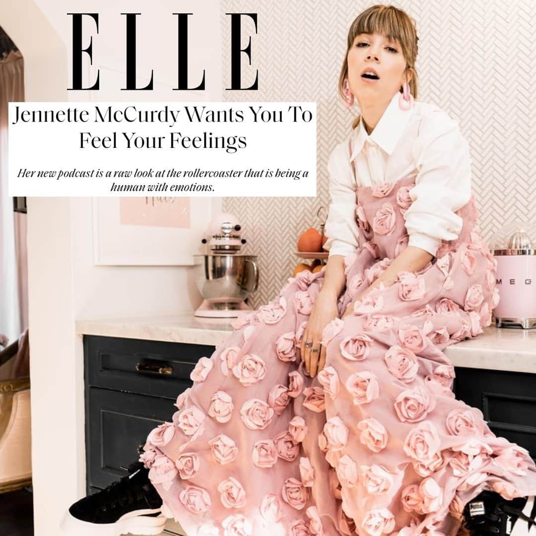 ジェネット・マッカーディのインスタグラム：「thank you @elleusa + @niquepeeks for your thoughtful piece on my podcast hard feelings. i’ll link the full article in my story 🙃」