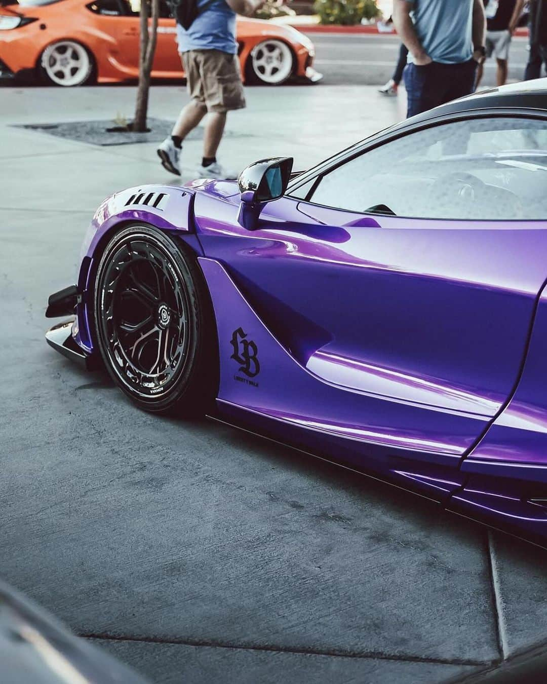 CARLiFESTYLEさんのインスタグラム写真 - (CARLiFESTYLEInstagram)「@inozetek Metallic Royalty Purple Widebody McLaren 720s #carlifestyle #720s #mclaren720s」11月10日 5時58分 - carlifestyle