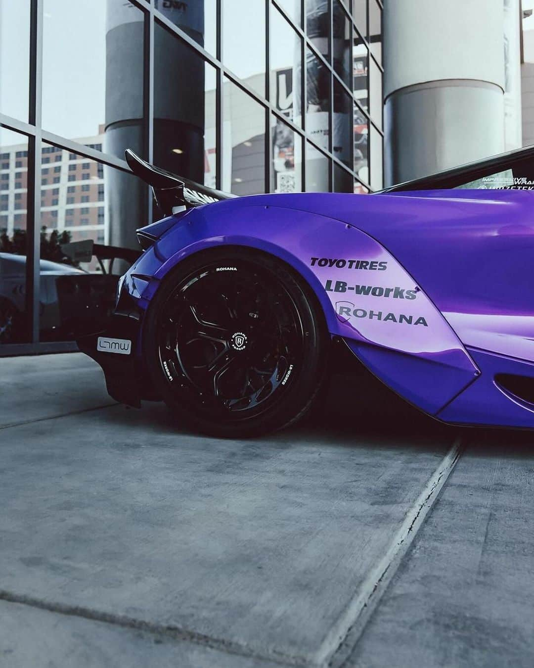 CARLiFESTYLEさんのインスタグラム写真 - (CARLiFESTYLEInstagram)「@inozetek Metallic Royalty Purple Widebody McLaren 720s #carlifestyle #720s #mclaren720s」11月10日 5時58分 - carlifestyle