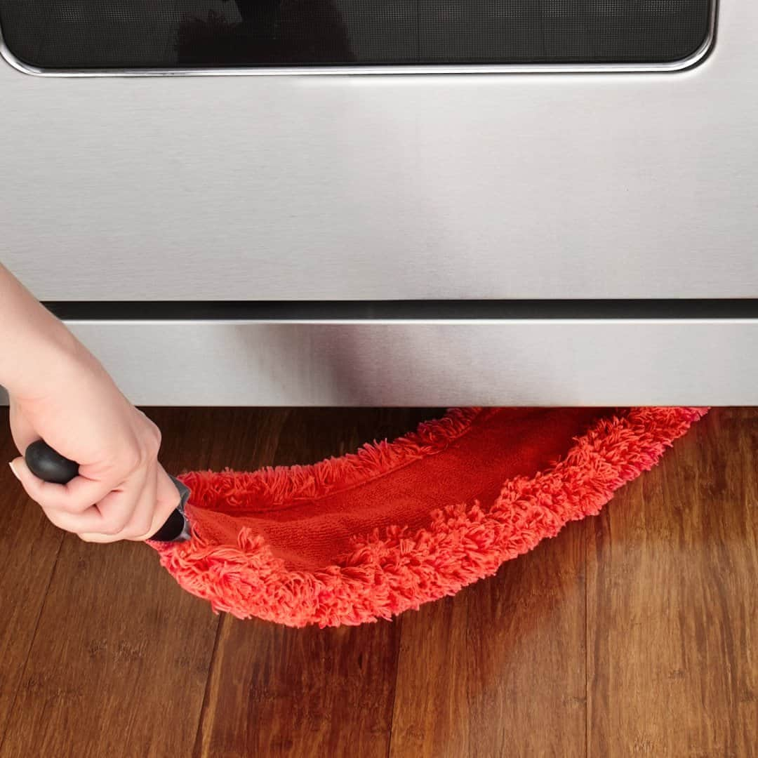 OXOさんのインスタグラム写真 - (OXOInstagram)「Give thanks for a sparkling clean home this Thanksgiving! 🍁✨ Our line of cleaning gadgets are the secret ingredient to a tidy home. Shop our entire cleaning line now on OXO.com. #OXOBetter」11月10日 6時00分 - oxo