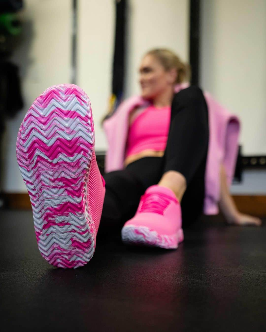 Katrin Tanja Davidsdottirさんのインスタグラム写真 - (Katrin Tanja DavidsdottirInstagram)「Find your flow state. Mine comes in pink 🤭🩷🌸🌷  Introducing the new @nobull swirl collection ✨ see the rest of the collection in the link in my bio!」11月10日 6時02分 - katrintanja