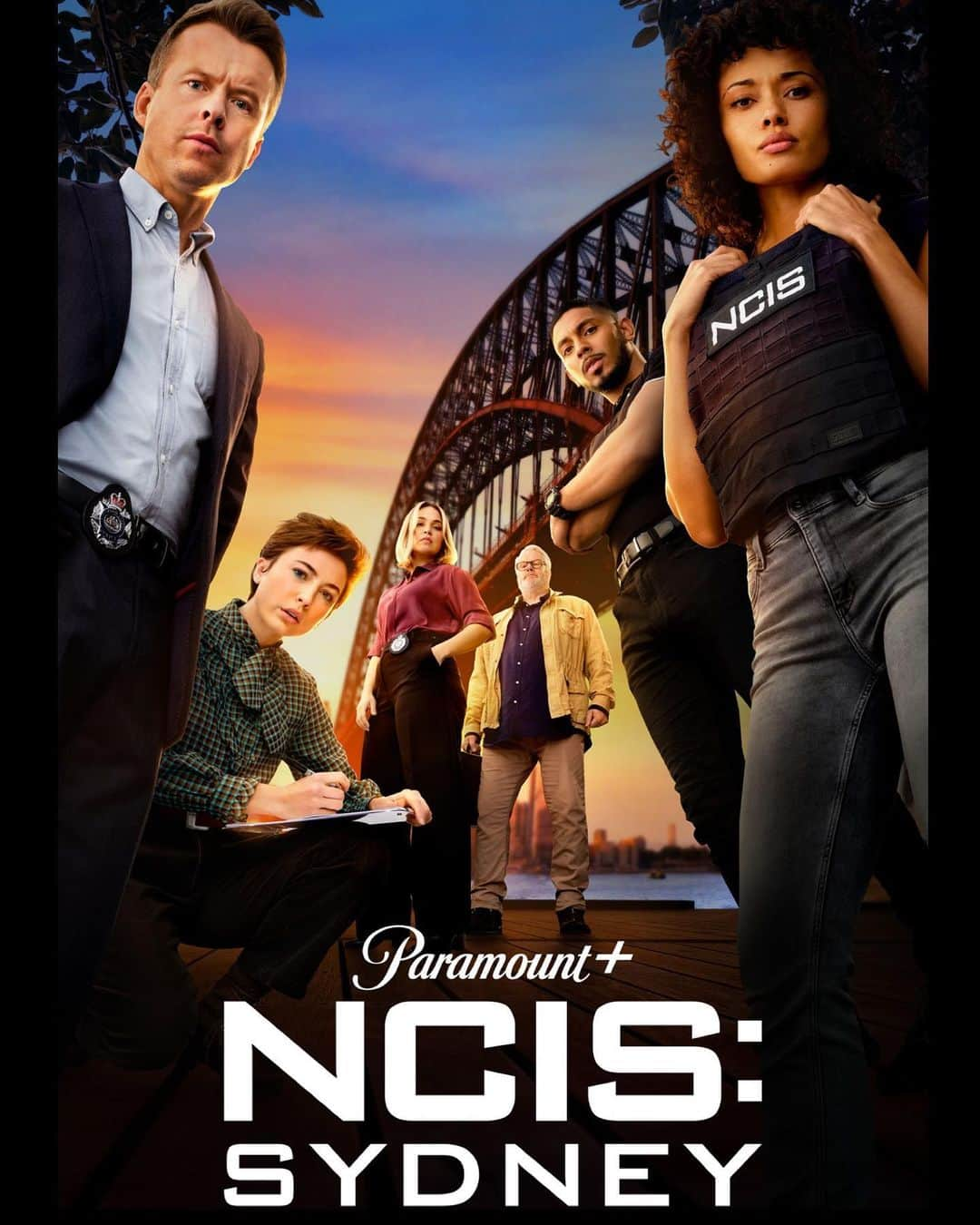 トッド・ラサンスのインスタグラム：「TODAY. IS. THE. DAY! Still doesn’t feel real.   Streaming NOW on @paramountplusau  COMING to the US 🇺🇸 this Tuesday November 14th on @cbstv 🎉 #ncis #ncissydney #ncisverse」