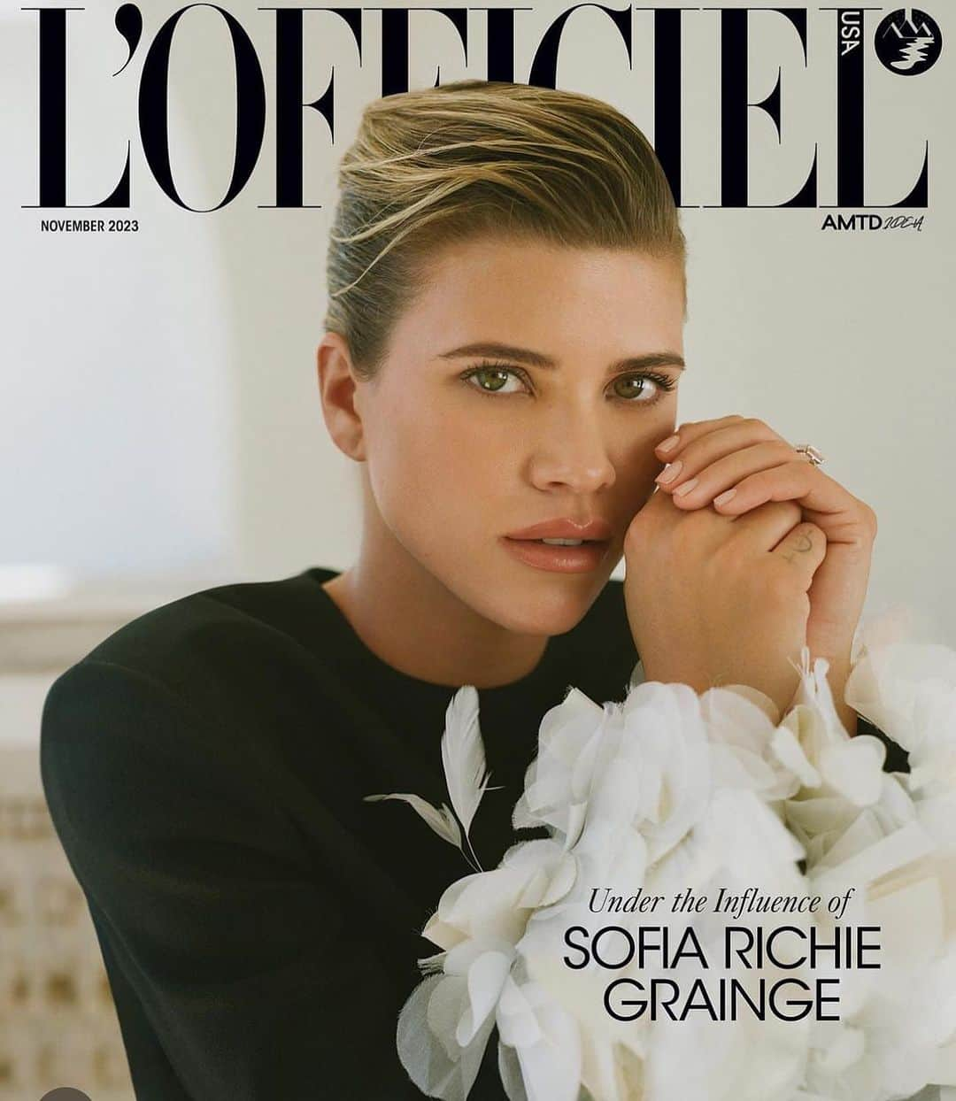 Kara Yoshimoto Buaさんのインスタグラム写真 - (Kara Yoshimoto BuaInstagram)「Sofia for @lofficielusa 🖤   • • •  #makeupartist #sofiarichiegrainge #sofiarichie #lofficiel #photoshoot #celebritymakeupartist #celebmakeupartist #magazinecover」11月10日 6時04分 - karayoshimotobua