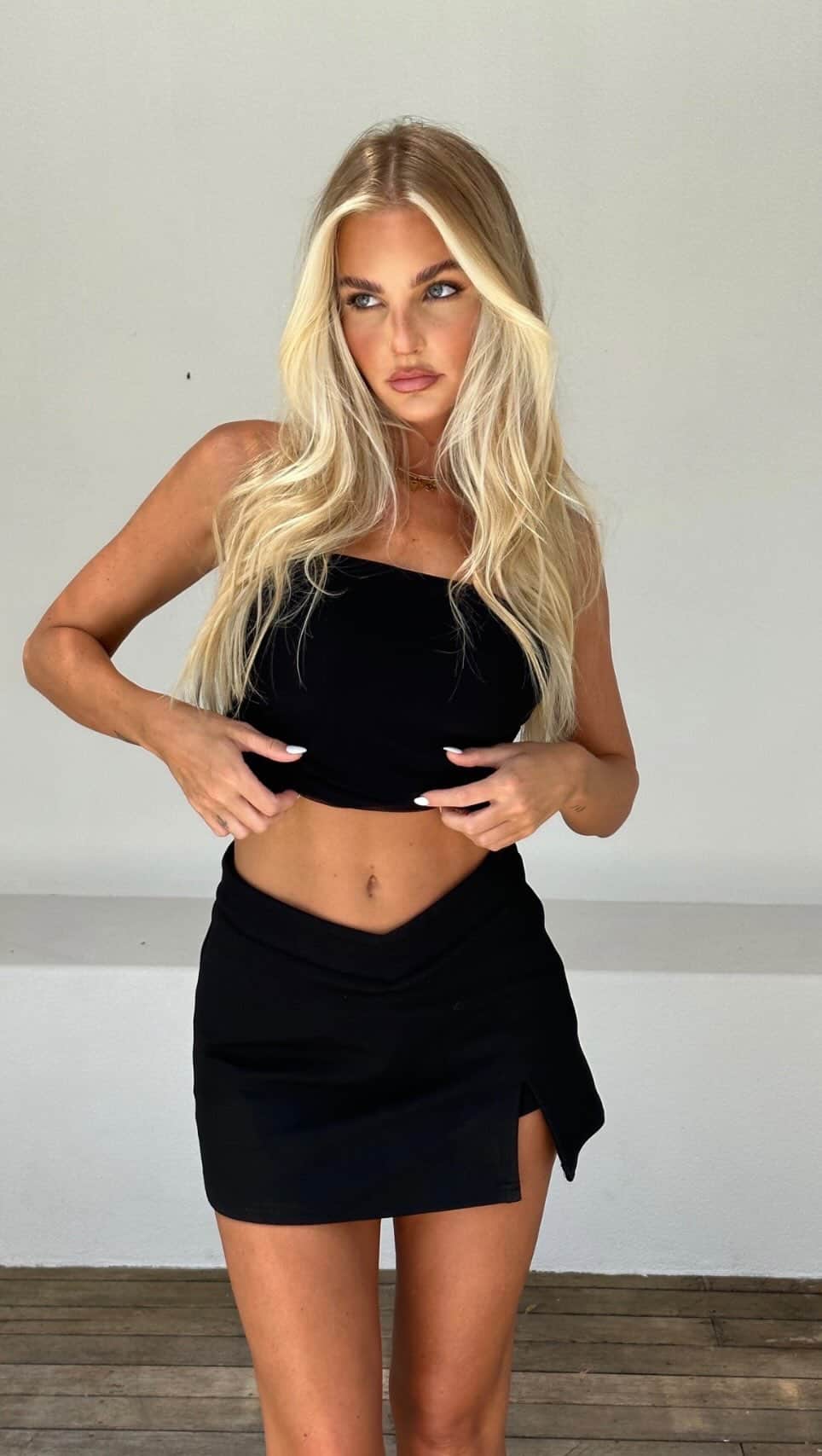 tiger Mistのインスタグラム：「The perfect pair. ♡ Add our best selling Harriett Tube Top and Daphnie Skort to your wardrobe.」