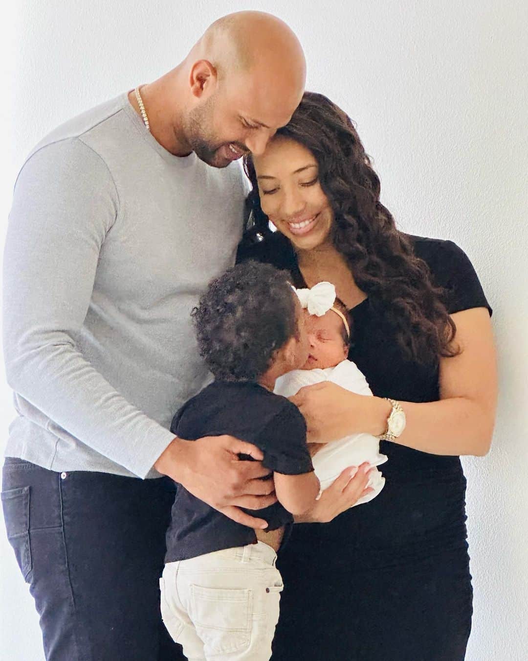 シャイエン・ウッズのインスタグラム：「10.25.23 The day our hearts exploded once again.  Maya Nicole Hicks, you are so loved.  Welcome to the world baby girl 💕💕」