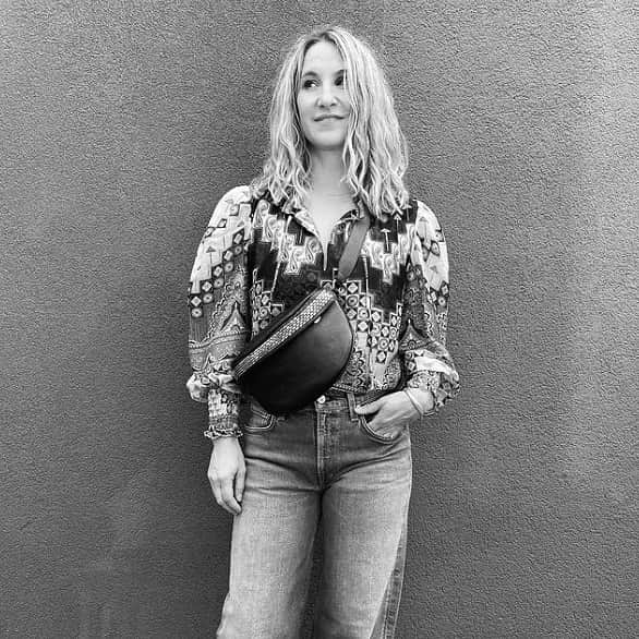 キャリーンコルデロさんのインスタグラム写真 - (キャリーンコルデロInstagram)「Leave in the comments👇🏼What do you prefer… street style or classic style?  Thank you for all the support and wearing our brand! 😍  #CalleenCordero #CalleenCorderoStyle #HandcraftedLeather #CalleenCorderoDesings #FashionInspiration #LeatherWork #LeatherAccessories #LuxuryBags #LeatherBracelets #WomensBoots #CorderoStuds #DesignerBelts #ClogsAndHeels #WomenInLuxury #LeatherShoes #HandbagLover #LuxuryLeather」11月10日 10時00分 - calleencordero