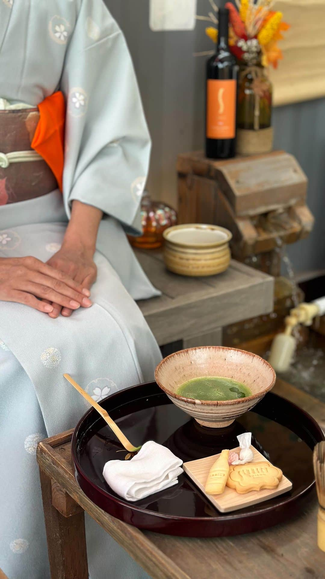 福田淳子のインスタグラム：「🍇🍵 Embrace tranquility at Sunset Cellars with our ‘Zen Zin & Matcha’ day.  Immerse in the meditative art of a traditional matcha ceremony, a complimentary experience that mirrors our ‘Zen Zin’ winemaking philosophy—where every sip reflects a balance of nature and craftsmanship.  📅 Saturday, Nov 11 and Dec 2 | ⏰ 12-6 PM  Highlights include:  	•	Mindfully paired wines with visiting artist Junko Fukuda’s matcha savory cookies ($15) 	•	A celebratory Matcha Holiday Spritz, blending seasonal joy with tradition ($15)  Join us in a celebration of harmony this fall and let the Zen of matcha guide a day of reflection and connection.  #ZenZinPhilosophy #MatchaCeremony #SunsetCellars #AutumnHarmony #WinePairing #MindfulTasting」