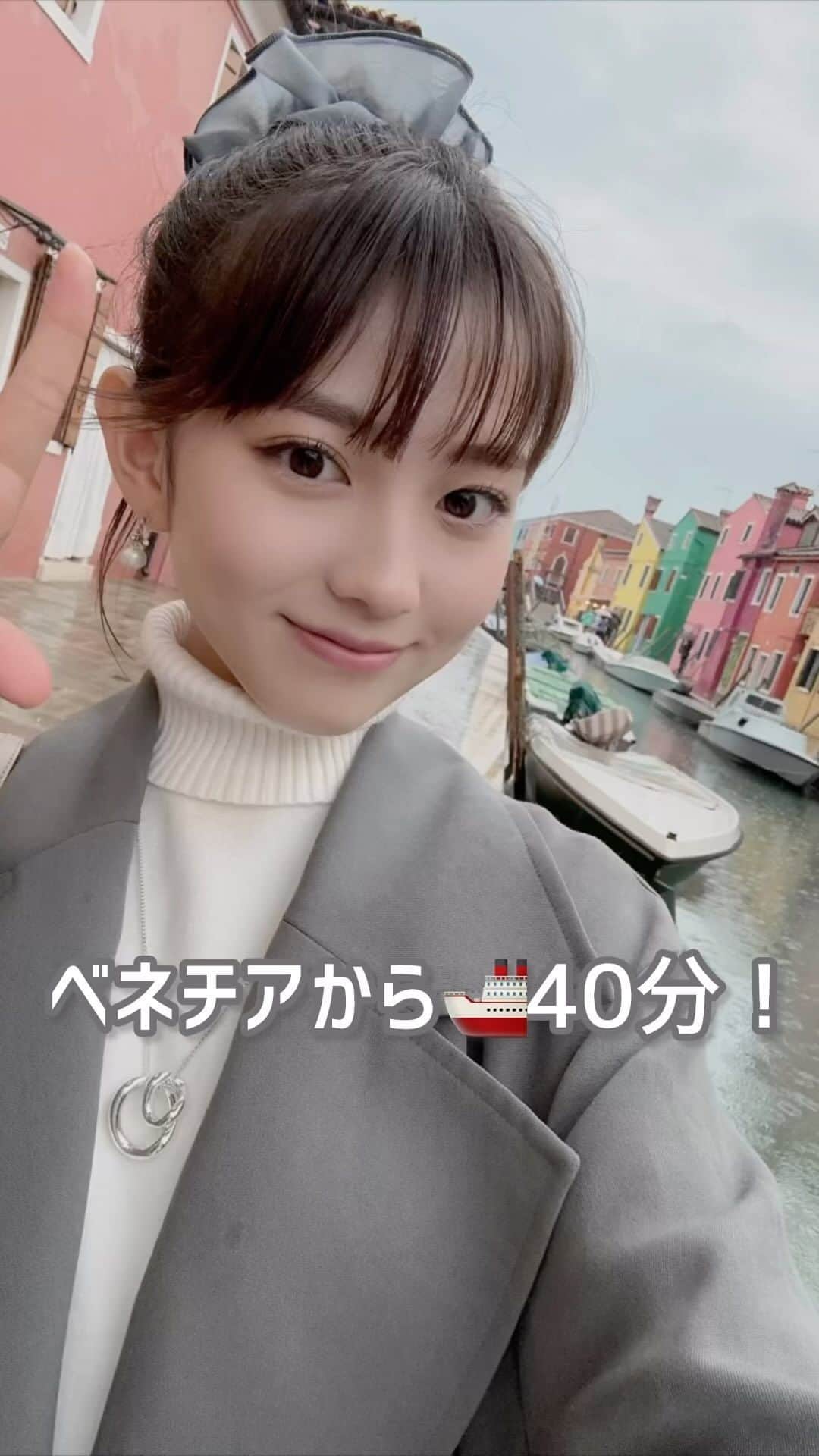 せきぐちりさのインスタグラム：「ベネチアから水上バスで40分🚢 テーマパークのようにカラフルな街並みがかわいい島に行ってきたよ🏠  知ってる人いますか？  答えは動画の最後を見てね~👀  ⁡‥‥‥‥‥‥‥‥‥‥‥‥‥‥‥‥‥‥‥‥‥‥‥‥  ルクセンブルク🇱🇺在住。19歳。 ルクセンブルクやヨーロッパの旅行写真たくさん載せてるので是非みてね📸 @risa_s_lisa  ‎‥‥‥‥‥‥‥‥‥‥‥‥‥‥‥‥‥‥‥‥‥‥‥‥」