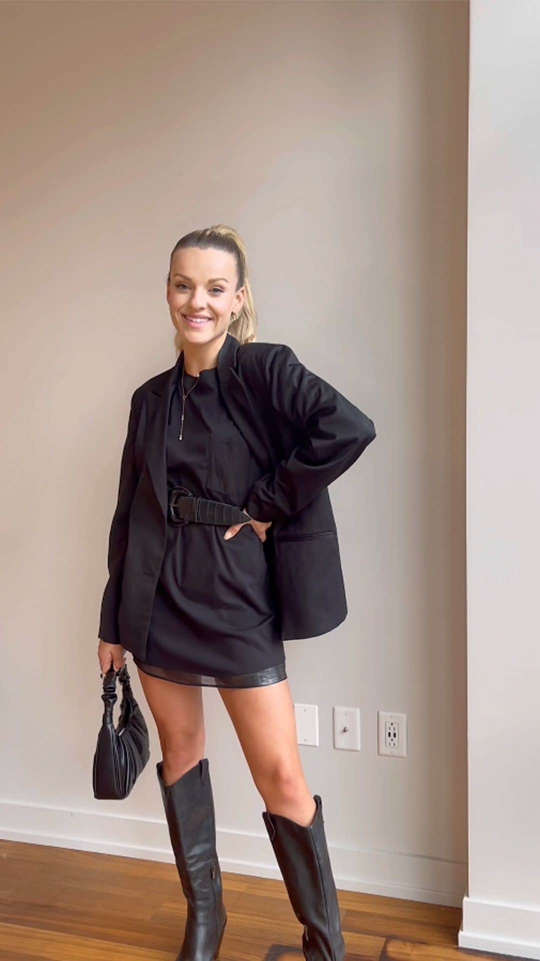 デイヴィッド ラーナーのインスタグラム：「The best part of the Relaxed T-Shirt Dress? It works for any time of day.   Shop our Black Friday sale and save up to 50% off sitewide.」