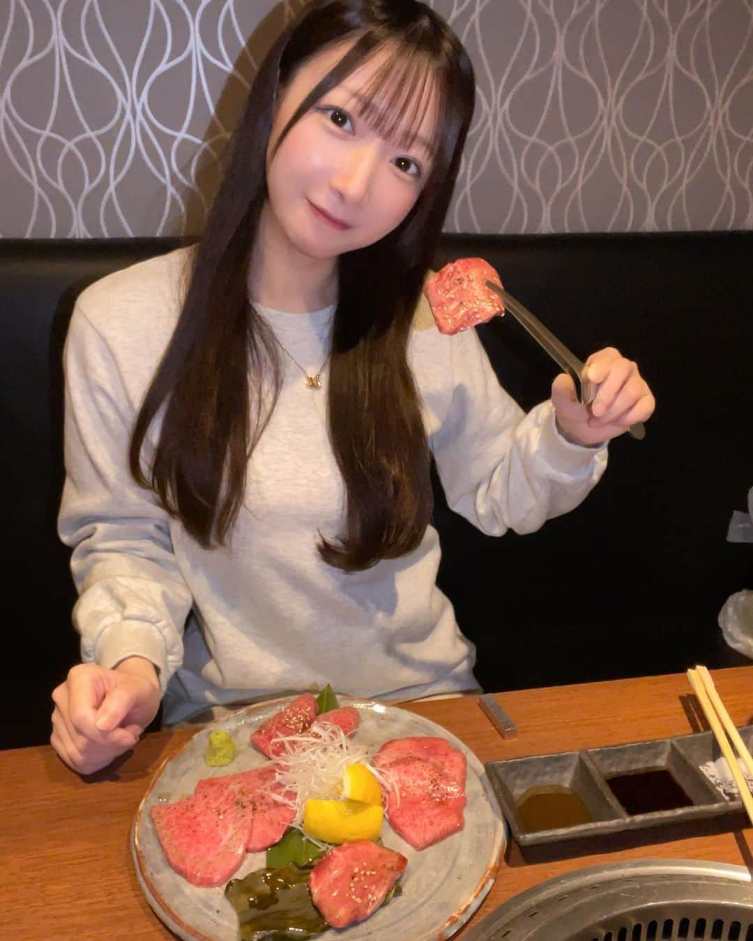 小日向ななせさんのインスタグラム写真 - (小日向ななせInstagram)「やっぱりお肉がすきなの 大好きなタン食べられて幸せの絶頂期🥰🥰  #japanesegirl #japanesemodel #gravure #gravureidol #グラビア #グラビアアイドル #idol #ビジョビ #偶像 #自拍 #粉我 #正妹 #그라비아　#bikinimodel #bikinigirl #asiangirls #asianbeauty #巨乳 #水着 #ビキニ PR @itadaki_machida #個室焼肉itadaki町田 #町田焼肉 #町田グルメ #町田ディナー #東京焼肉 #個室焼肉 #町田個室 #町田デート」11月10日 6時56分 - kohinata_nanase