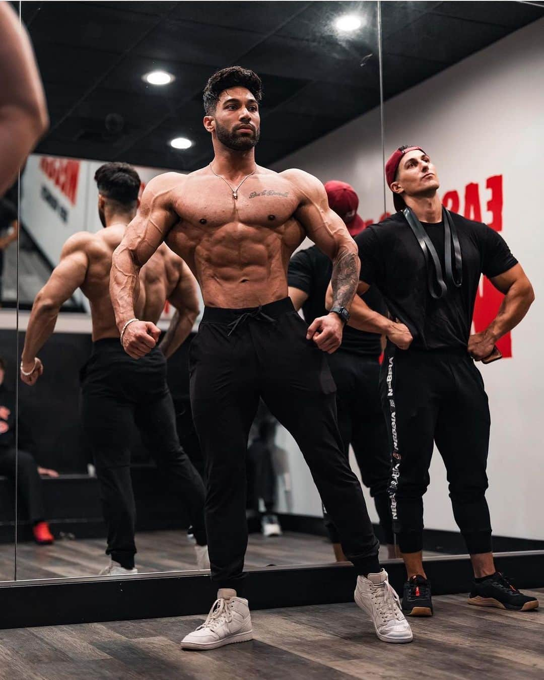 サディク・ハドゾビックさんのインスタグラム写真 - (サディク・ハドゾビックInstagram)「As a competitor its difficult to sit back and watch the Olympia as a spectator. This is something I struggled with for the past couple years.  Although I had so many incredible moments to see and work with some of the best Men’s Physique guys in the world. There’s nothing like being on that stage yourself.   That’s why my preparations for the ‘24 Olympia and contest season will start today 👊🏼」11月10日 6時51分 - sadikhadzovic