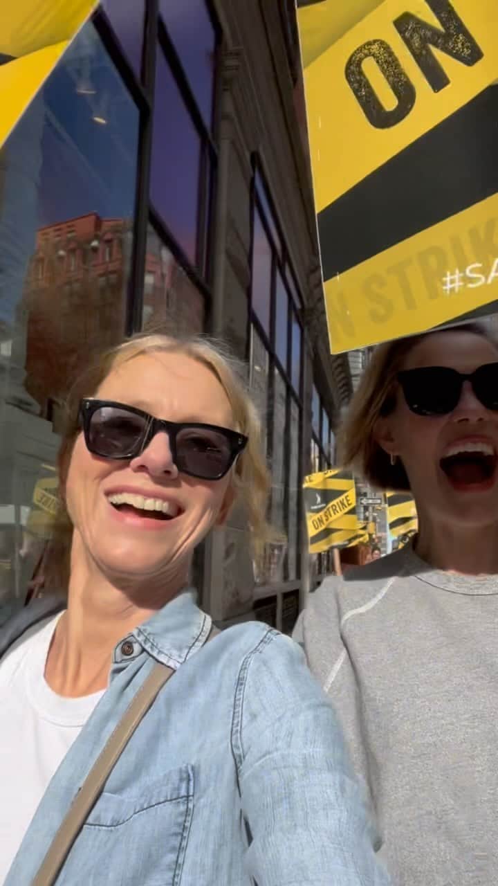 ナオミ・ワッツのインスタグラム：「Back to work! @sagaftra thanks for your fight @officialfrandrescher and to all the union members who stood strong and to all of our fellow unions who stood by us, we did it! 💥💥💥」