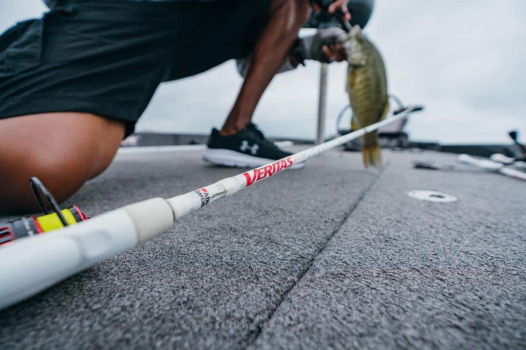 アブガルシアさんのインスタグラム写真 - (アブガルシアInstagram)「Built to win🏆 The Veritas PLX is the ultimate go-to rod option, with a range of lengths & actions for just about every technique.   #abugarcia #fishtowin #fishing #bassfishing #veritas」11月10日 7時01分 - abugarcia_fishing