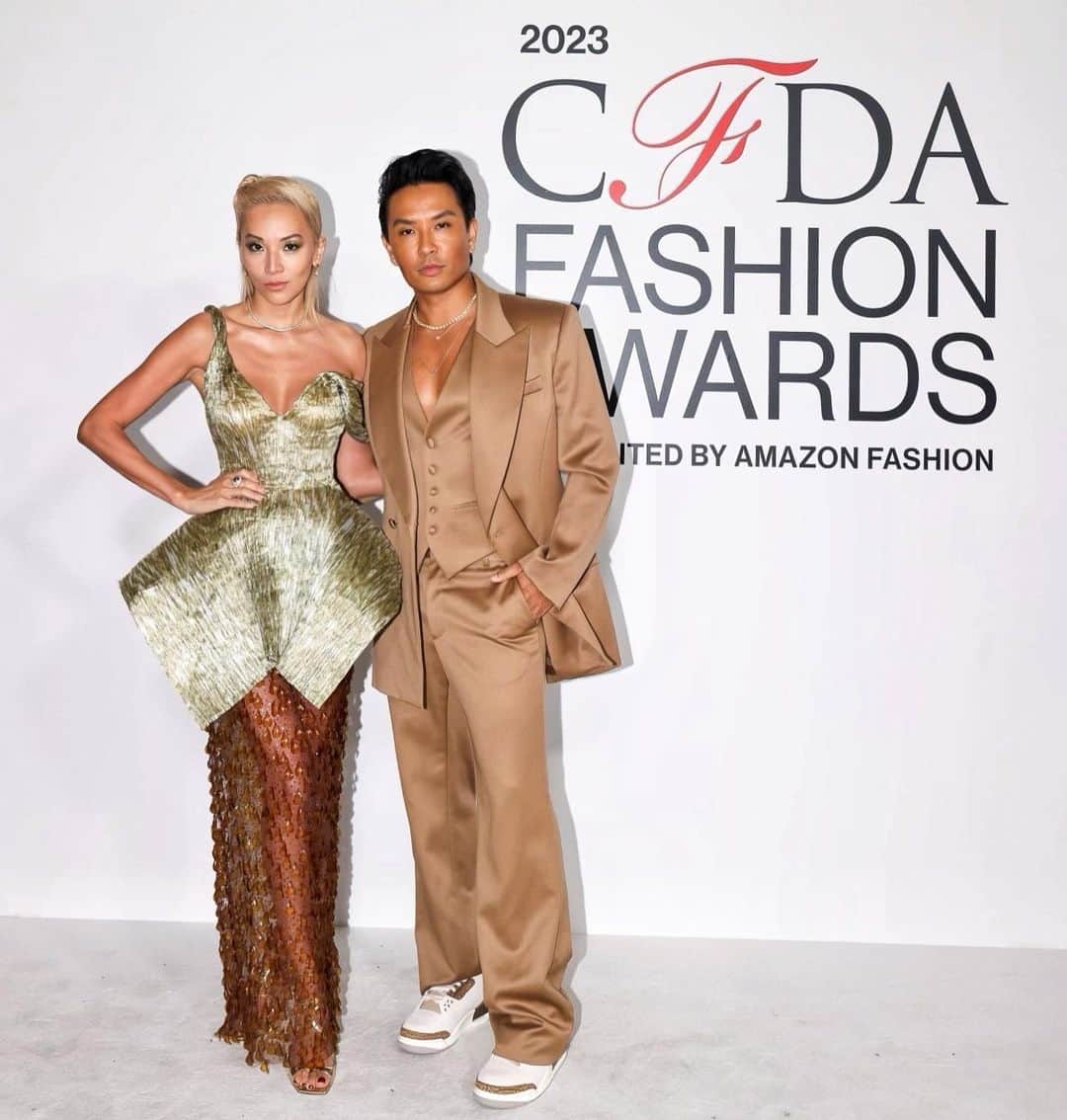プラバルグルンのインスタグラム：「@cfda awards with my bestie @tinaleung⁠ The best date!!⁠ Congratulations to all the winners!!⁠ XPG」