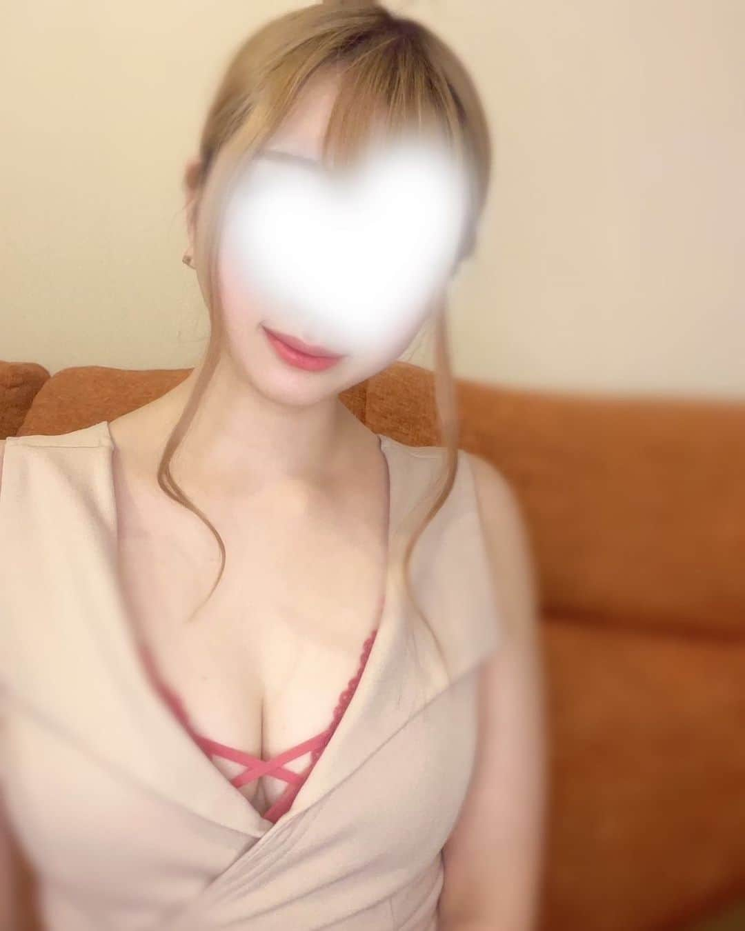 真波りこのインスタグラム：「りょうか（24） B86（D）W56 H84  ご新規様初回限定‼️ 初回限定オープン記念お試しキャンペーン😳💨  🌟全コース2000円引⭐️ ※LEONを初めてご利用いただける方限定の割引となっております。  電話番号 / 070-9053-4471 営業時間 / 10:00~翌6:00(最終受付5:00) 最寄り駅 / 地下鉄南北線 中島公園駅徒歩3分  ご予約はInstagramのDMからもOK🫢💖 お待ちしております🙇‍♀️ @sapporo_leon  #メンズエステLEON #LEON #メンズエステ #メンズエステ求人 #メンズエステ嬢 #メンズエステ好きな人と繋がりたい #メンズエステ好き #メンズエステランキング #メンズエステティシャン #メンズエステ札幌 #メンズエステセラピスト #メンズエステサロン #アロマ #エステ #マッサージ #札幌メンエス #メンエス #メンエス札幌 #メンエス嬢 #メンエス好きな人と繋がりたい #オイルマッサージ #完全個室 #すすきの #中島公園 #かわいい #嬢 #北海道 #すすきの遊び」