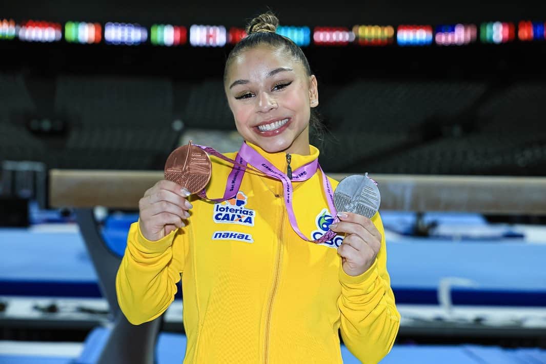 フラヴィア・サライヴァのインスタグラム：「Tbt ❤️‍🔥  @petrobras @cdafab @cbginastica @timeflamengo @timebrasil #timepetrobras」