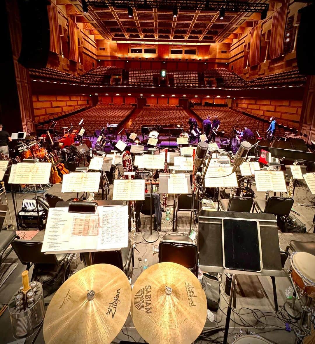 ダミアン･クーラッシュのインスタグラム：「At last, a respectable sound check. Tonight OK Go will perform “This” with 75-piece orchestra.   #deadline #deadlinecontenders  #deadlinesoundandscreen」
