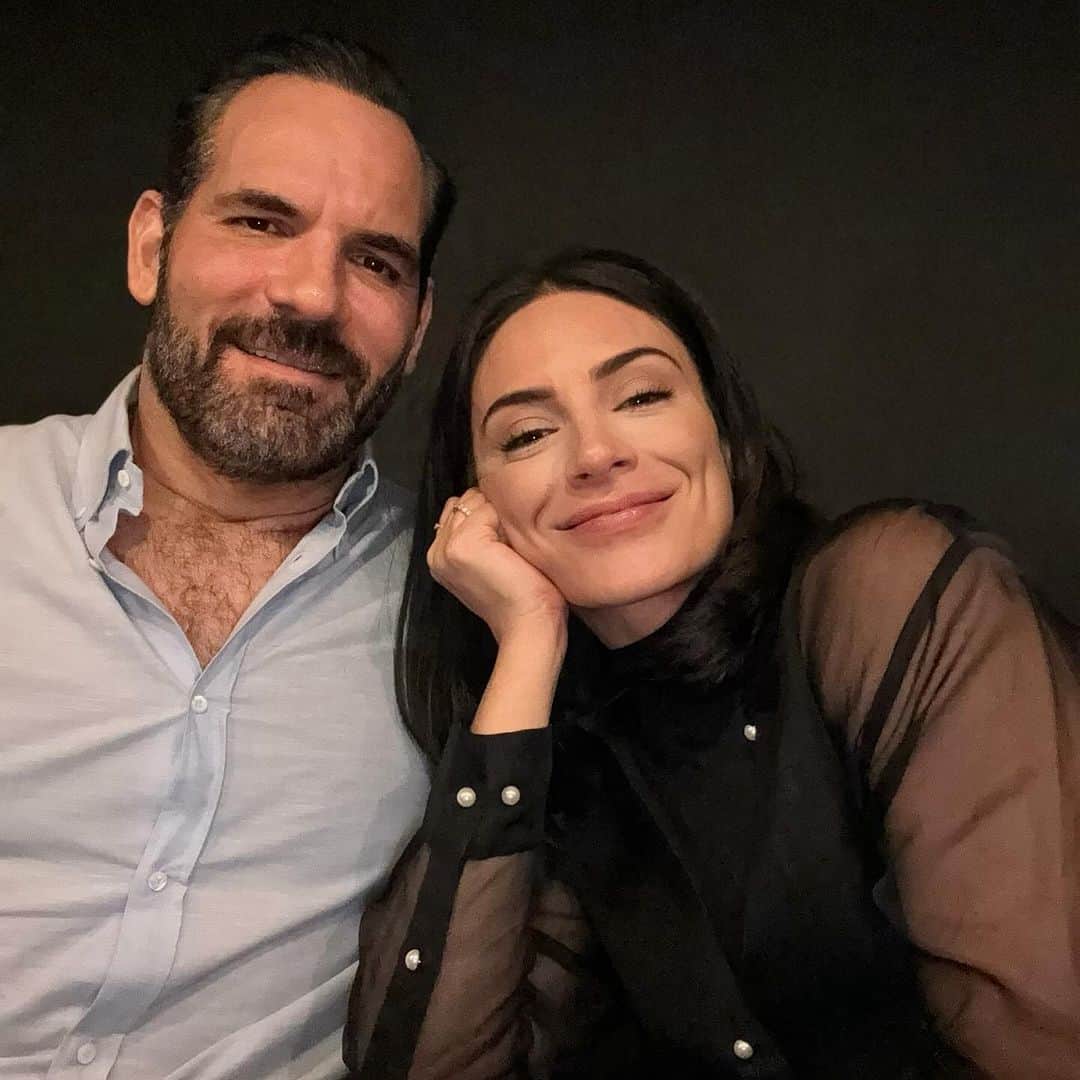 Ana Brenda Contrerasのインスタグラム：「Amor mío!! Mi escorpio mas escorpio ♏️ Feliz cumpleaños ❤️mi  @zaca75  Agradezco hoy por tu salud ( en mejor estado que la mía, por supuesto 😂) y que estés un año más dándome risas, dándome lata pero sobre todo dándome mucho corazón , agradezco por ti encontrándome siempre con un abrazo y oliendo deli , te mereces puras cosas bonitas . Te amo ♾️ disfruta tu día corita . Happy bday soon to be hubby ❤️」