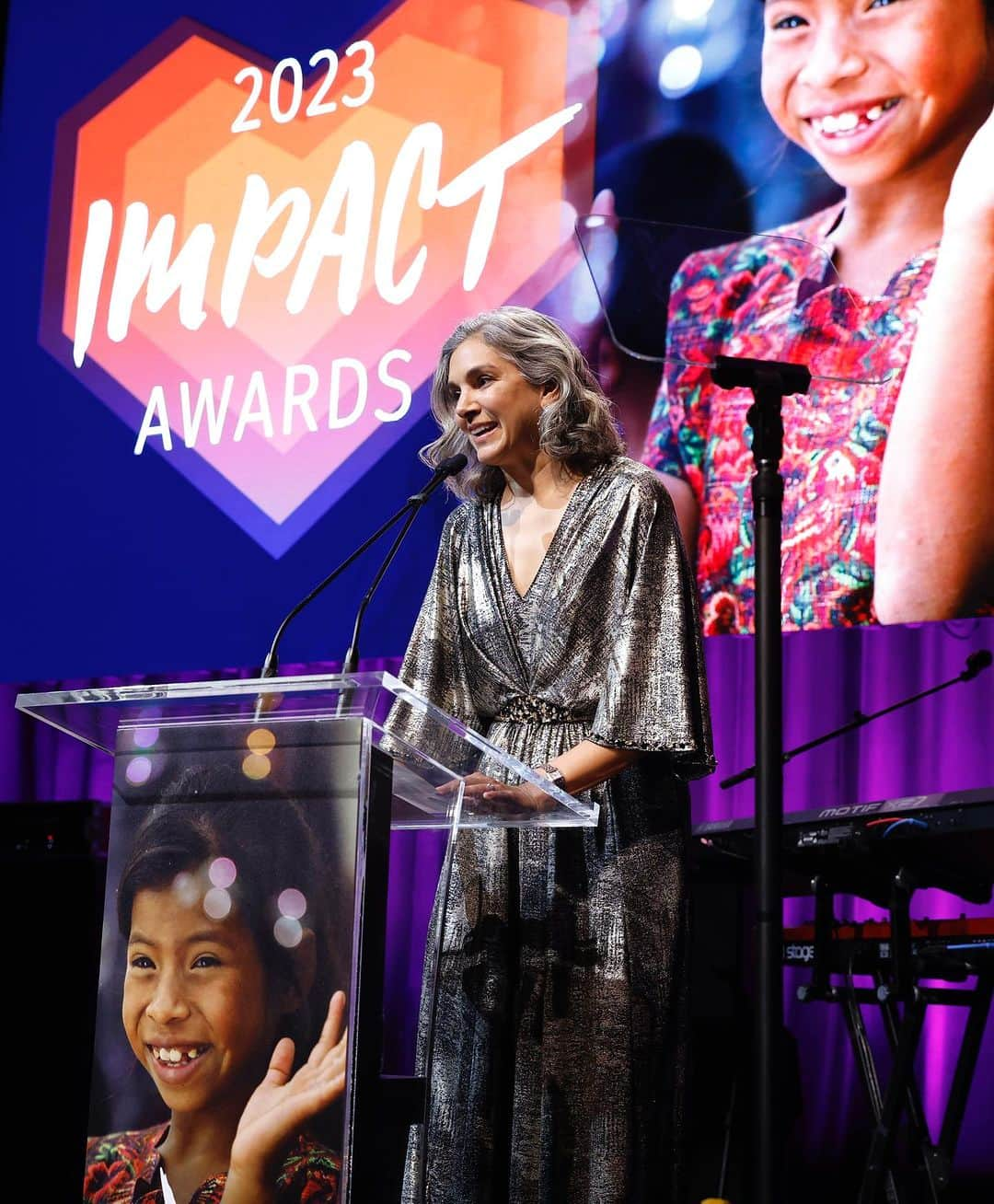 ミスティー・コープランドさんのインスタグラム写真 - (ミスティー・コープランドInstagram)「So honored to present the incredible @radhikajones EIC of @vanityfair with the @careorg IMPACT Award last night ❤️‍🩹 The work she has done on the board of CARE alongside her own incredible cultural storytelling at VF is unparalleled. We are so proud of you Radhika!」11月10日 7時41分 - aurorajames