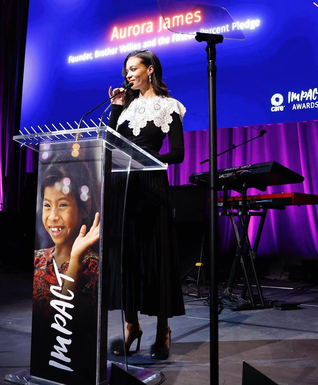 ミスティー・コープランドさんのインスタグラム写真 - (ミスティー・コープランドInstagram)「So honored to present the incredible @radhikajones EIC of @vanityfair with the @careorg IMPACT Award last night ❤️‍🩹 The work she has done on the board of CARE alongside her own incredible cultural storytelling at VF is unparalleled. We are so proud of you Radhika!」11月10日 7時41分 - aurorajames