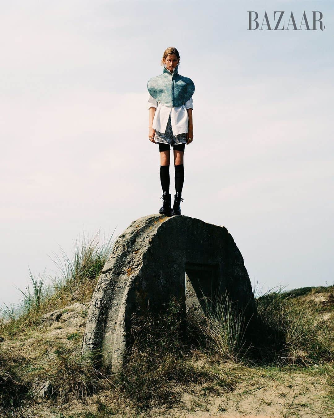 Harper's BAZAARさんのインスタグラム写真 - (Harper's BAZAARInstagram)「Your fall fashion forecast: statement staples in muted tones and graphic prints. 🍂 — Photographer: @inkaliston_ Stylist: @camillebwaddington Model: @ap.olline Casting: @bitton at the @establishmentny Hair: @chiaochenet for @oribe Makeup: @mayumioda25 Set Design: Joseph Hoffmann」11月10日 8時15分 - harpersbazaarus