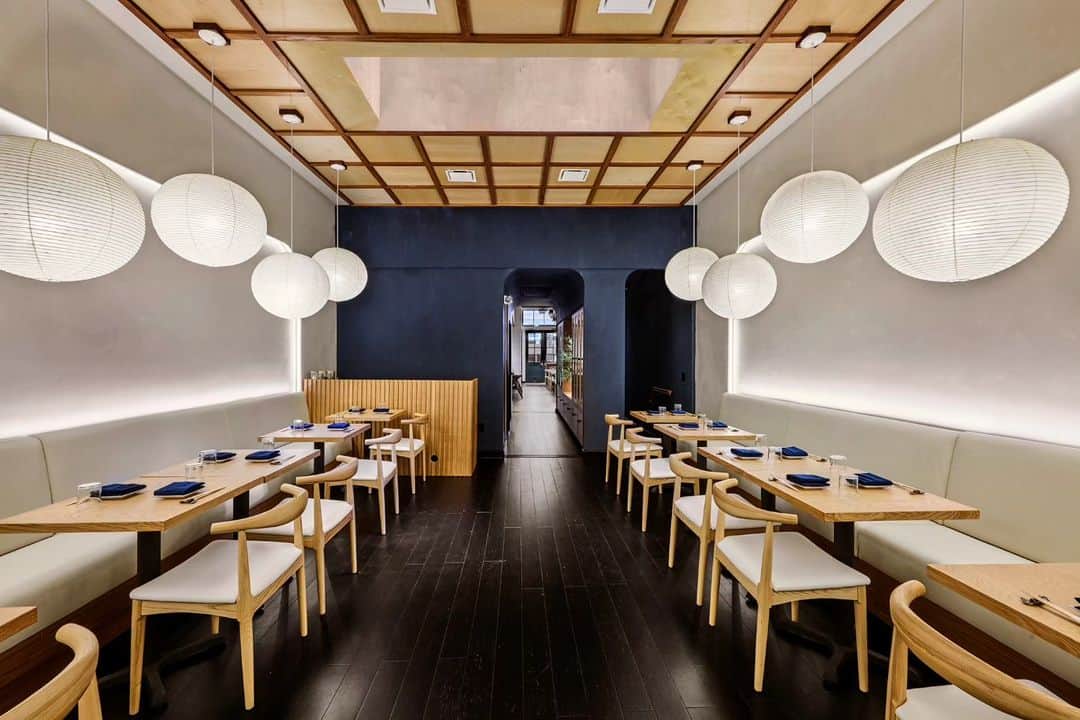 Sushi Azabuのインスタグラム：「Our back dining room is the ideal setting for an intimate private event. Make your special occasions truly unforgettable with us this holiday season. Email us for availability & pricing: shotaro.takahashi@plandosee.com  Azabu New York @azabunewyork Open Tuesday - Sunday 5:00PM - 10:00PM  azabuglobal.com/new-york」