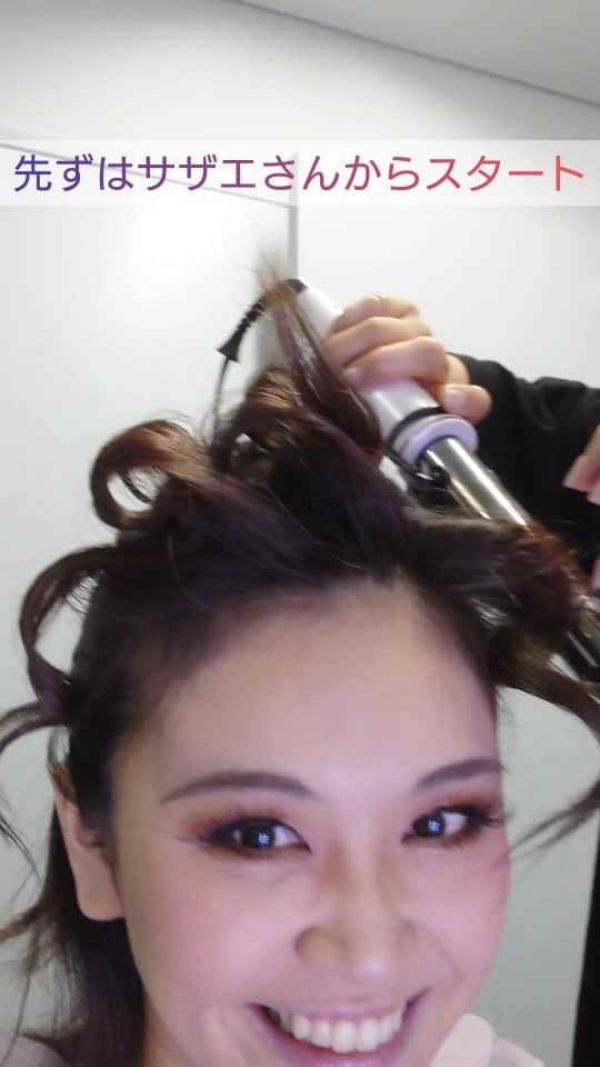 栗山絵美のインスタグラム：「今回、彩子メイクは自分で、彩子ヘアはヘアメイクさんにやって頂いております♪ビジュアルの髪型も好きだけど、舞台版の髪型も派手派手でより彩子らしくて好き🩷  さぁ！中日も折り返し、なんと東京公演は残り3日！ 5公演🎄となりました。 今日もマチソワ！楽しもう〜✨ #舞台ABC」