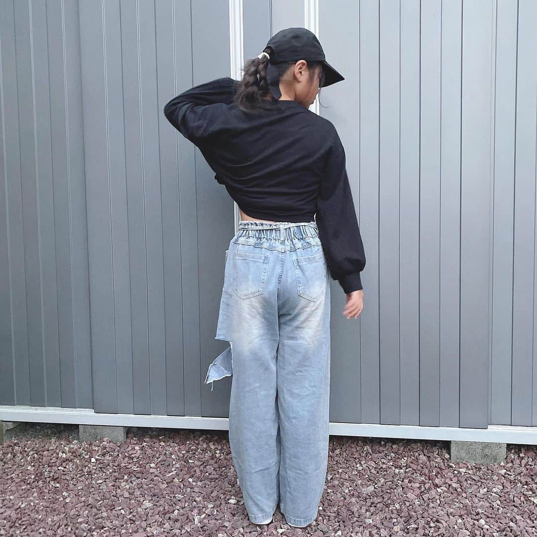 ♡KAO♡さんのインスタグラム写真 - (♡KAO♡Instagram)「： ： 最近お気に入りの デニム👖 クラッシュ具合がnice·͜·ᰔᩚ 今朝の#zip でもデニム特集してたねー♡ #デニム好き   👖▷▶︎▷ @smilekids888   ┈┈coordinate item┈┈┈┈┈┈┈┈┈┈ pants▹▸ @smilekids888   【147cm /size160】 ┈┈┈┈┈┈┈┈┈┈┈┈┈┈┈┈┈┈┈┈ ： ： ： ： ： ： ： ： ： ： ： ： ： ： ：  #ig_kidsfashion #kidsfashion #親バカ #ig_oyabakabu #親バカ部 #娘 #9歳 #js3 #女の子 #娘コーデ #女の子コーデ #インスタキッズ #ig_kids #mamanoko #ママリ #mamagirl #hugmug #コドモノ #キッズファッション #キッズモデル部 #プチプラコーデ  #キッズコーデ #韓国ファッション #韓国子供服」11月10日 7時55分 - o0.don_tama.0o