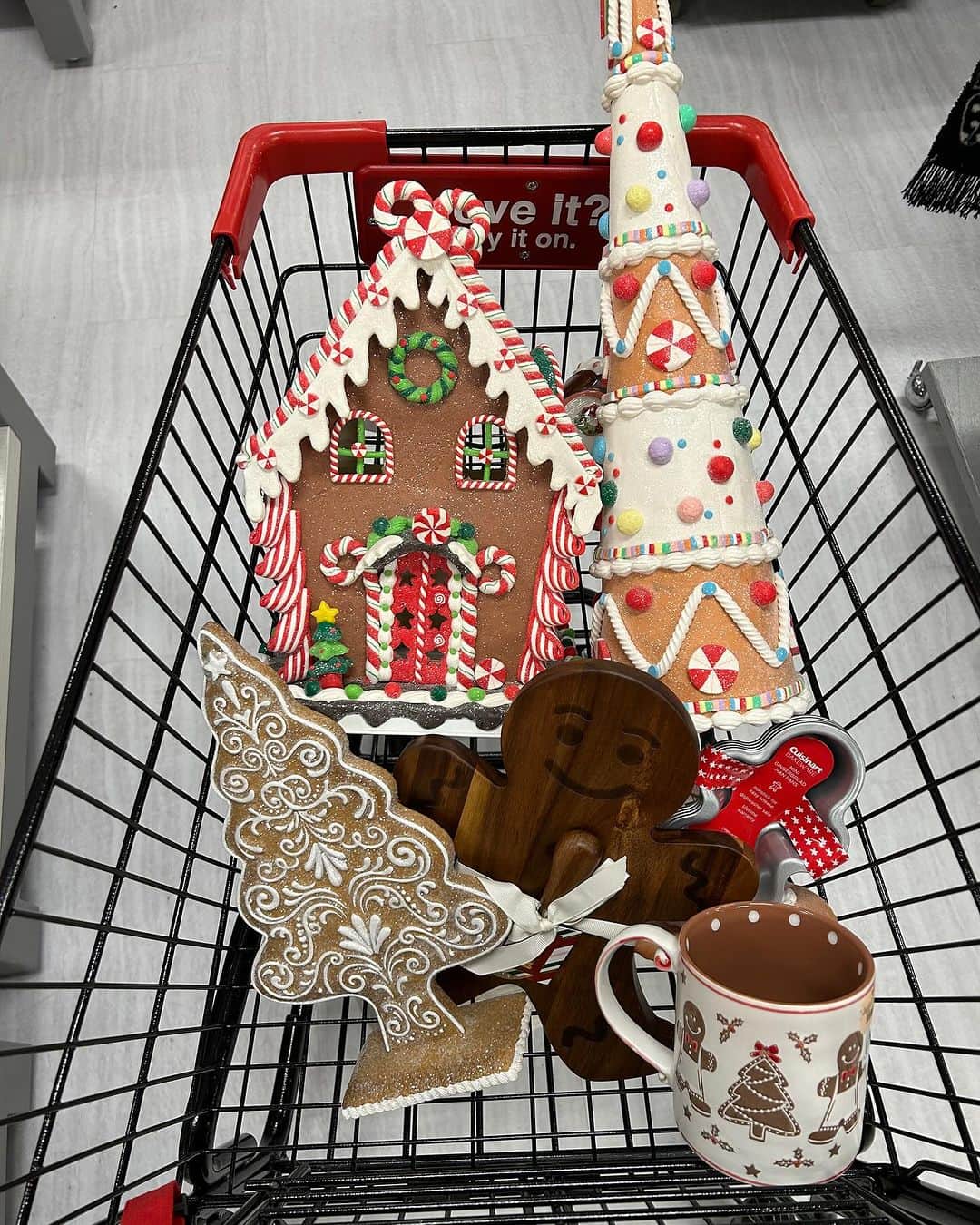 のインスタグラム：「not the gumdrop buttons! Tag a fellow #maxxinista who loves decorating for the holidays」