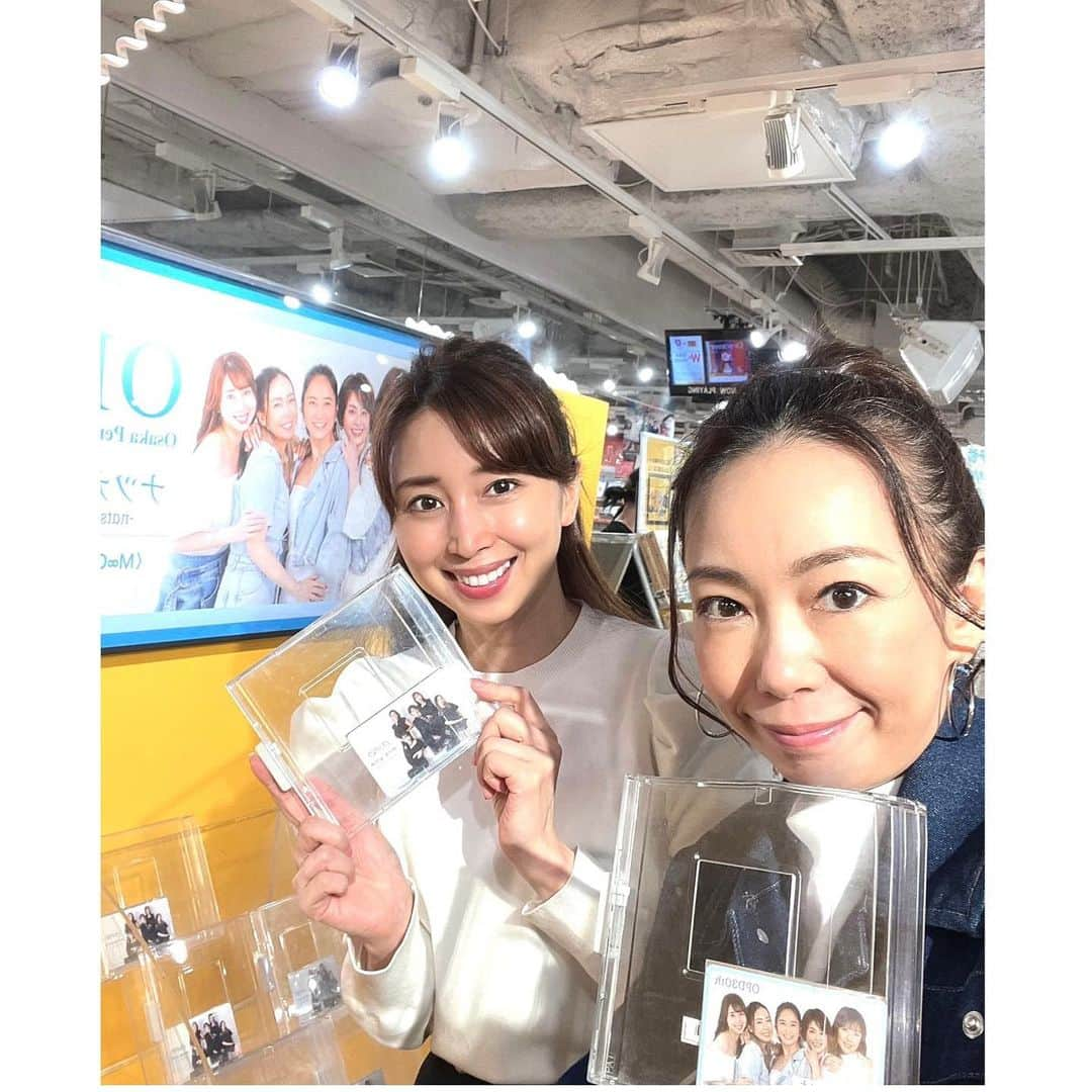 中野公美子さんのインスタグラム写真 - (中野公美子Instagram)「先日、あっちゃんと タワーレコード渋谷店(3F)の OPDのPOP UPに行って来ました！ Mカードやグッズがタワレコさんに並んでいて感動〜🥹 嬉しいしありがたいなぁ✨ 是非お立ち寄り頂ければ嬉しいです😆  私が購入したMカードの特典の ランダムソロ写真はみほだった🩷  #大阪パフォーマンスドール #opd #タワーレコード渋谷店」11月10日 8時10分 - kumikorion