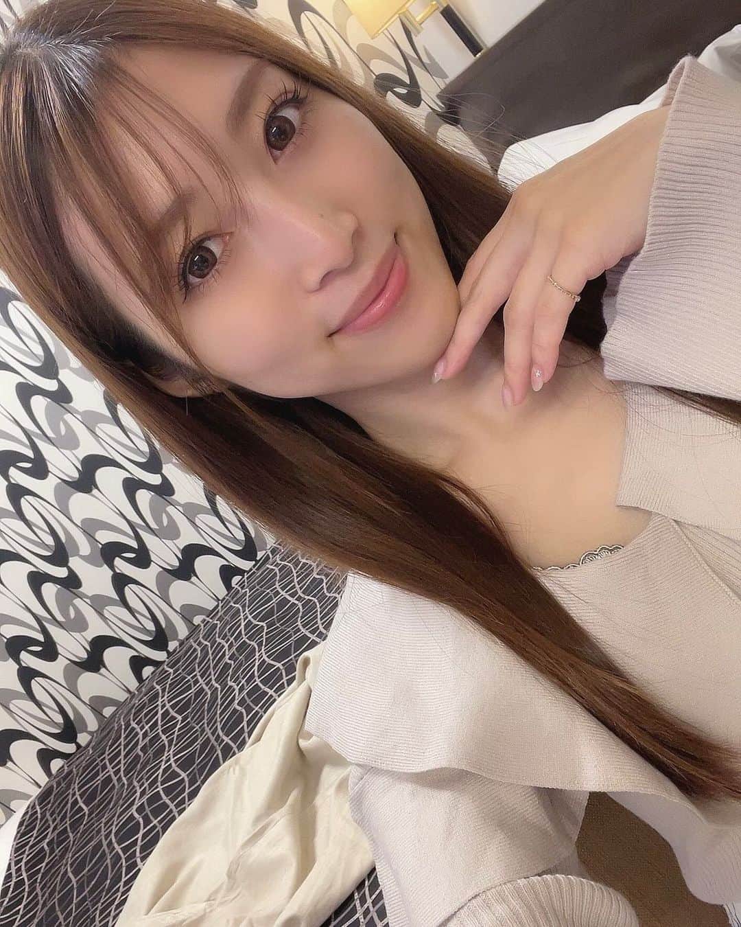 宇野栞菜（阿部栞菜）のインスタグラム：「おはよ😊💓 金曜日も頑張ってね\❤︎/」