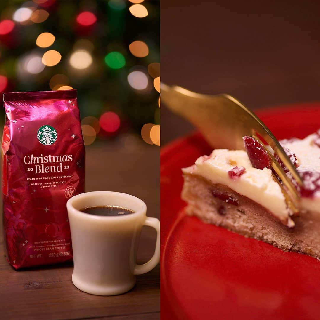 スターバックス JPのインスタグラム：「☕️❤️🍰 毎年 #スターバックスクリスマスブレンド に合わせて風味を変えている、#クランベリーブリスバー 。  クリームチーズのなめらかさや生地のスパイス感をより引き立てる相性ぴったりのペアリングです😋❤  ホリデーに欠かせない、まさに至福(Bliss)なひとときに🎄✨  #スターバックス #スターバックスホリデー」