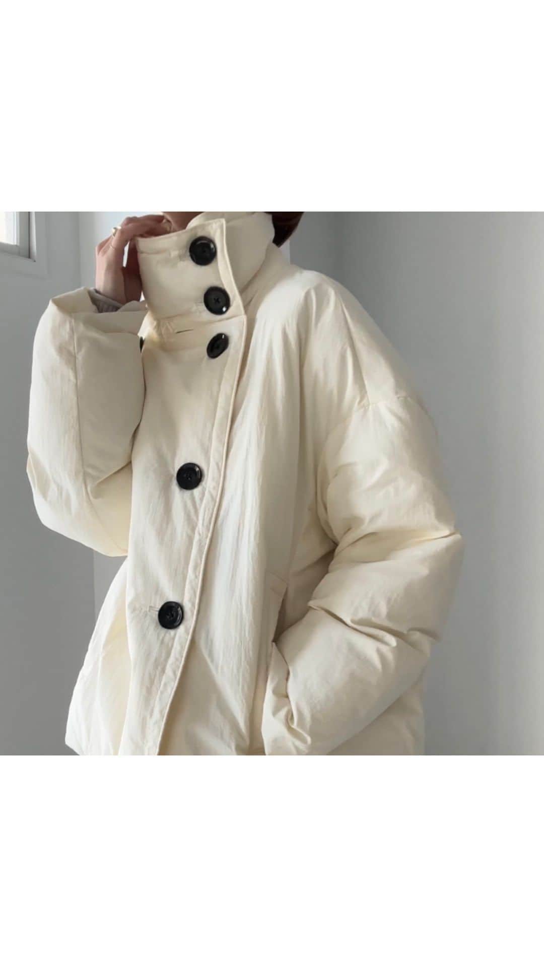 NOBLEのインスタグラム：「Recommend style!  Puffer スタンドカラーオーバーコート no. 23020240910040  【THE NEW HOUSE】COTTON CASHMERE LONG SLEEV no. 23080250000830 ¥42,900税込  ストレッチジョガーパンツ no. 23030240612030 ¥19,800税込  ---------------------------------------------  @noble.jp @baycrews #noble #baycrews  #new #item #collection  #feminine #styilsh #simple #modern #ノーブル #新作 #新入荷  #インスタライブ #ライブ配信 #スタッフコーデ  #今日のコーデ#大人コーデ#ファッション #今日の服#大人ファッション#シンプルコーデ#着回し」