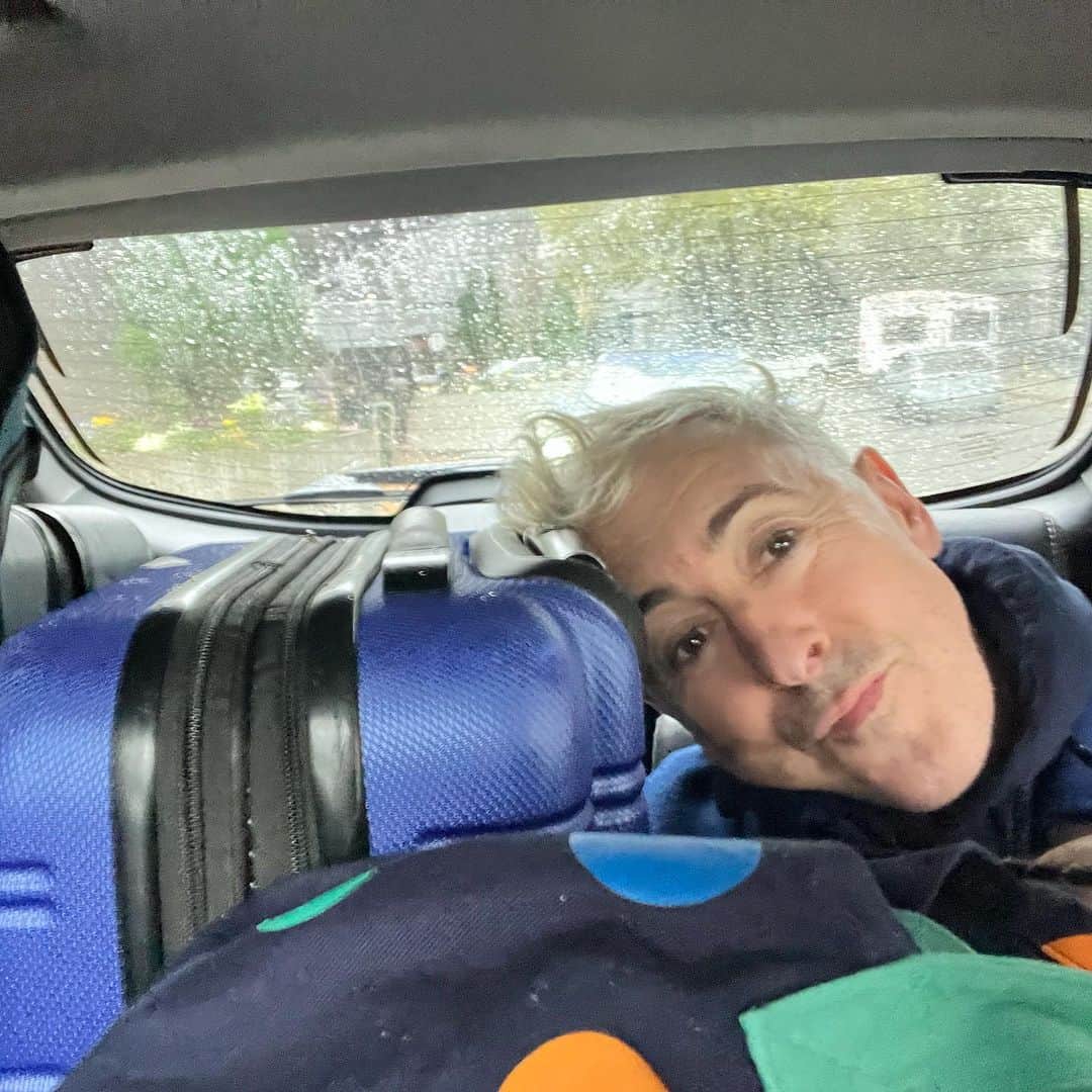 アラン・カミングのインスタグラム：「Tour life」
