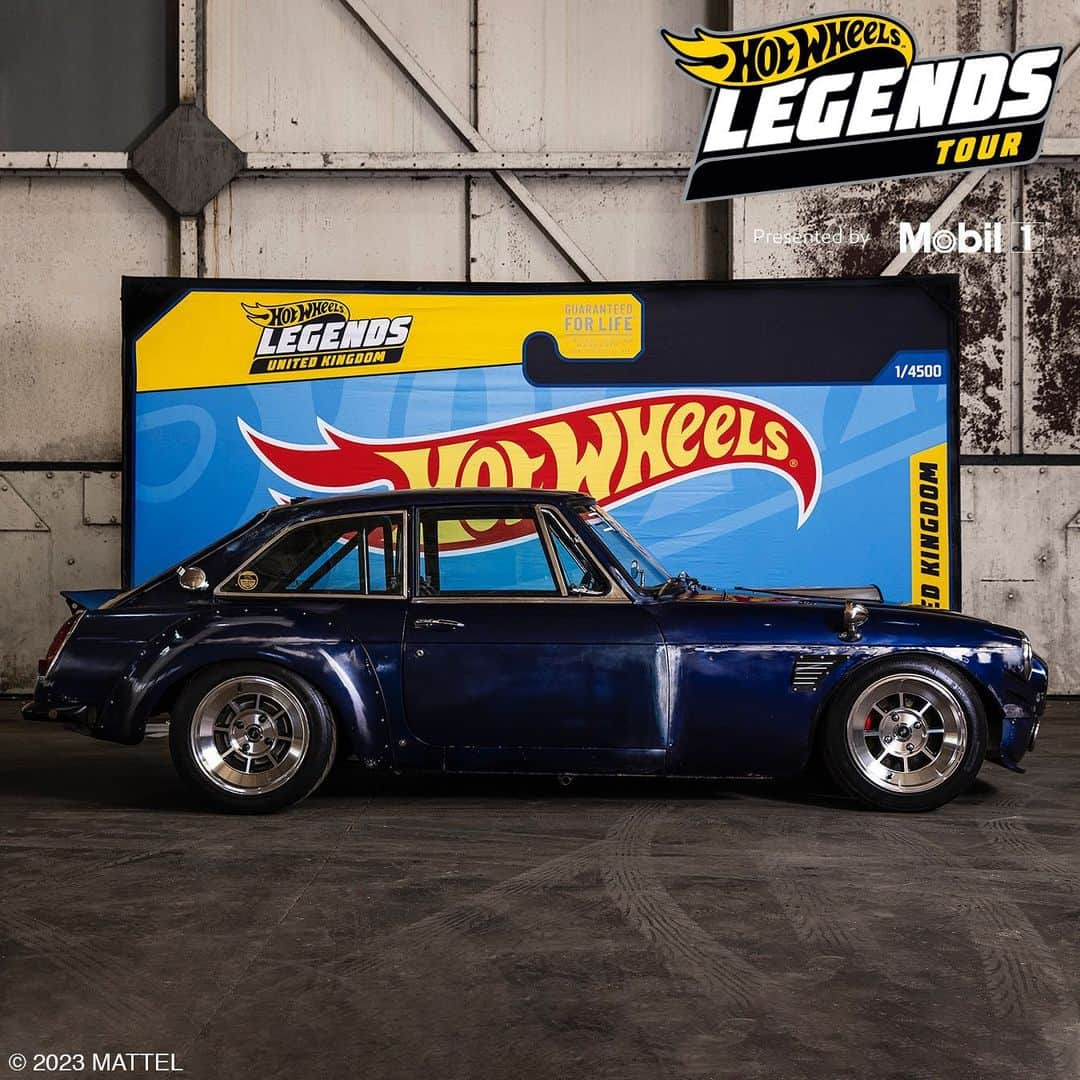 Hot Wheelsさんのインスタグラム写真 - (Hot WheelsInstagram)「Only ten cars remain but only one car will take the crown!  Tune in this SATURDAY at 9am PST and see which car will be immortalized into a #HotWheels die-cast.  #HotWheelsLegends」11月10日 8時41分 - hotwheelsofficial