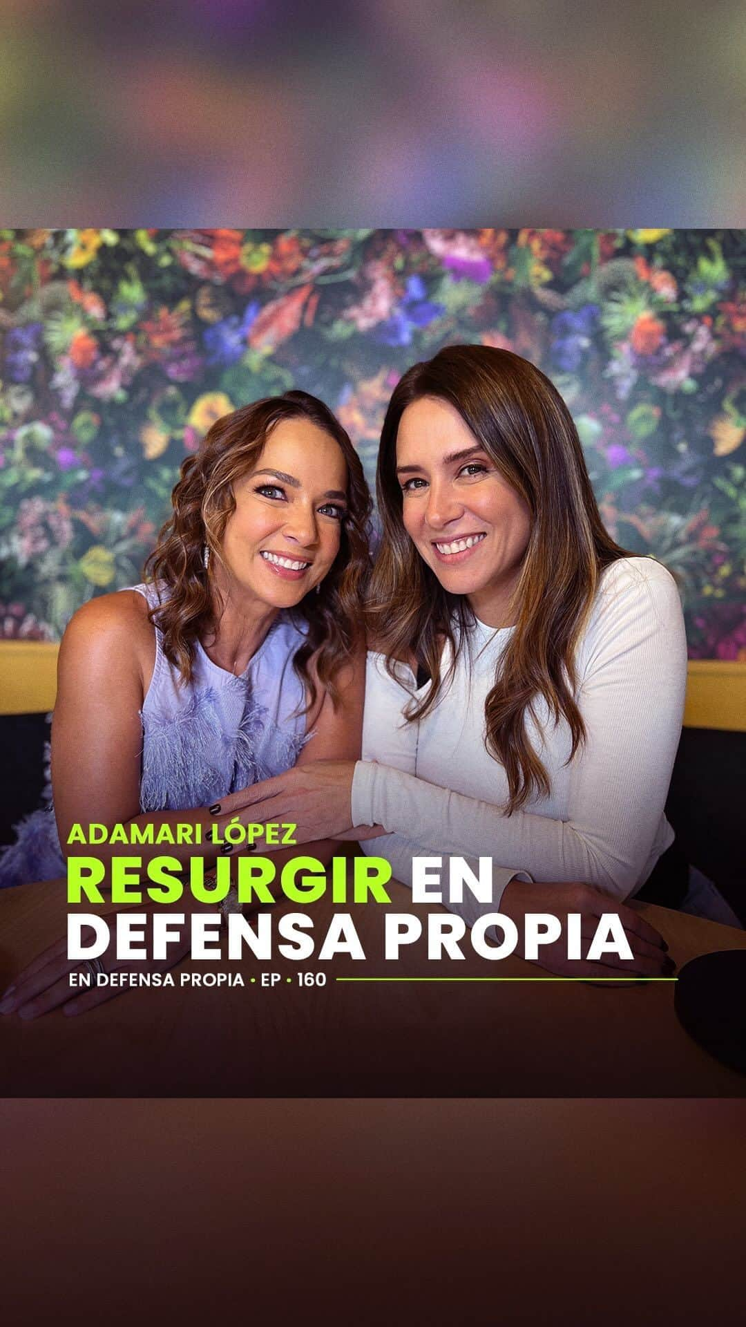 Erika De La Vegaのインスタグラム：「El pasado se usa como escuela y no como excusa, eso ha demostrado @adamarilopez , mi invitada de hoy en #EnDefensaPropia. En este episodio hablamos de sus procesos donde le ha tocado resurgir para ser mejor persona, mejor mamá y ahora mejor emprendedora, porque si, después de varios años en la televisión, la vida le presenta oportunidades y ella a través de la intuición las ha sabido aprovechar.  Adamari ha dejado huellas en la televisión latina, con ella hemos vivido su proceso de cancer, perdida de peso, duelos, maternidad y divorcios, y aquí nos cuenta a nivel más intimo su cambio desde adentro como su primer encuentro con el psicólogo y las herramientas que le han ayudado a transitar cada desafío y cuidarse en los próximos.  Este episodio nos deja como enseñanza que a veces la reinvención llega de a poco y en ciertos aspectos de la vida, y Adamaris es ejemplo de resurgir con fuerza ante las adversidades, buscando siempre su individualidad dándose su espacio y tiempo #EnDefensaPropia  El episodio completo ya está disponible en todas las plataformas de audio: spotify, google podcasts, apple podcasts, amazon music y en mi canal de youtube.  #ErikaDeLaVega #podcast #adamarilopez」