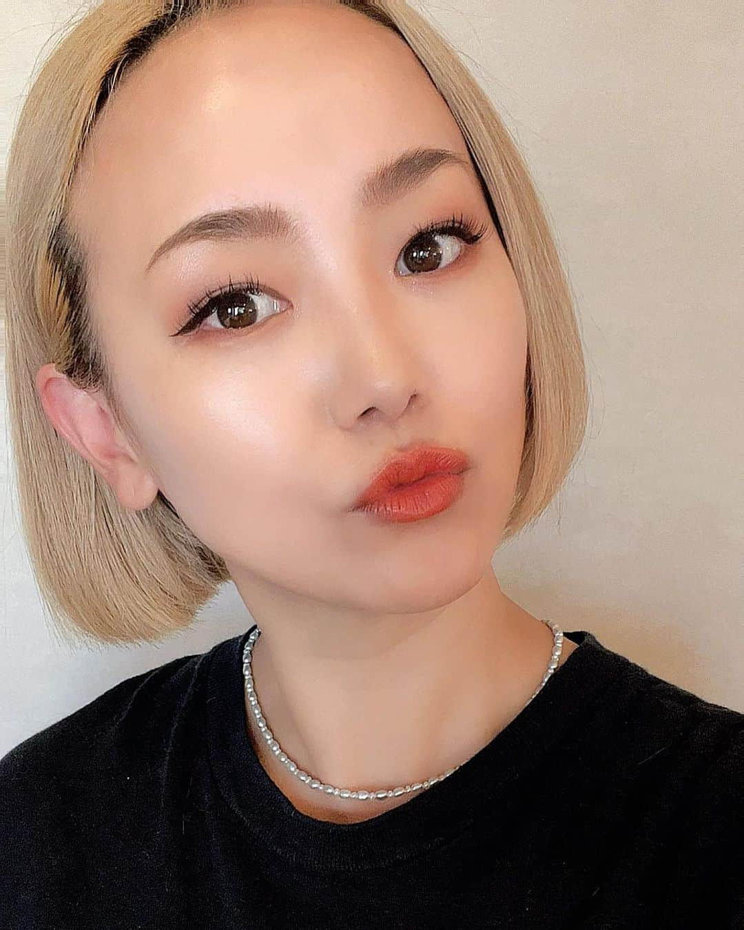 亜弥のインスタグラム：「秋メイク💄 シャドーもリップの色も好き。 リップでだいぶ顔が変わるね💋 メイクって楽しい❤️ @didion_beauty   #メイク #秋メイク #コスメ #好きな色 #didionbeauty」