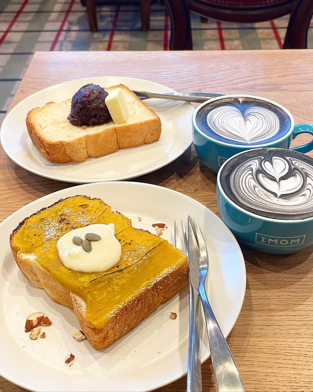 もーさんさんのインスタグラム写真 - (もーさんInstagram)「(*˘︶˘*).｡.:*♡ ♡♡♡ 南区でモーニング🍞 ・ 📍パーラーイムオム @parlor_imom_minami  ・ モーニングが 新しくなってた！ ・ ◎11月限定トースト かぼちゃのキャラメリゼトースト  ドリンク代＋¥300 ・ ◎C小倉トースト ドリンク代＋¥200 ・ 11月から モーニングが新しくなって トーストが大きくなったよ🍞 ・ 10月たべられなかったから 行ったらお休みだったの😭 11月は絶対と思ってた ・ かぼちゃの優しい甘みと ほんのりメープルの風味がついた クリームチーズのバランスが絶妙で 美味しかった😋 ・ 小倉バターは 定番の美味しさ♡ ・ ◎ブラックハニーラテ ¥700 飲んで見たかったラテがあってびっくり！ ラテアートも可愛くて これはリピ✨ ・ ・ *☼*―――――*☼*――――― ◇名古屋市南区豊2-16-26 ◇金曜日休み ◇モーニングは9:00～11:00 ◇駐車場 有り *☼*―――――*☼*――――― #パーラーイムオム #南区カフェ#南区モーニング#11月限定モーニング#かぼちゃのキャラメリゼトースト #小倉バタートースト#名古屋モーニング#名古屋めし#名古屋カフェ#モーニング#モーニング好きな人と繋がりたい #愛知カフェ#愛知モーニング#朝ごはん#mouカフェ」11月10日 8時55分 - mouusan