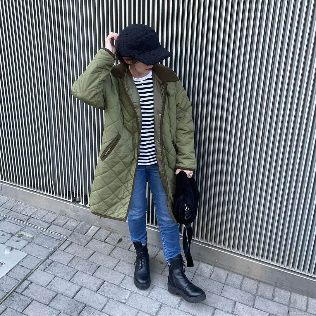 ayakonbubuさんのインスタグラム写真 - (ayakonbubuInstagram)「@bonlecill_official  の 《テントラインキルティングコート》 ふわっと可愛いシルエットで可愛いカジュアルコーデできる🤭💓 付属の帽子は紐で縛って固定する感じ。 襟のファー✨ そのままでも可愛いし✨立ててボタン閉めれば防寒にも良い😍💕  ZOZOWEEK開催中‼️‼️  今週末タイムセール+さらに¥1,000オフクーポン対象！  《テントラインキルティングコート》BLEco794  #PR  PR @bonlecill_official   (161cm 56kg)  #PR #bonlecill #ボンルシール #キルティングコート #キルティングジャケット #キルトコート #キルトジャケット #ステンカラーコート #フード付きコート #スタンドカラーコート #ミドル丈コート #テントライン #オーバーサイズアウター #アウターコーデ #秋アウター #冬アウター #zozotown #大人コーデ #大人カジュアルコーデ きれいめファッション  #40代コーデ#40代ファッション #アラフォー#アラフォーママ #アラフォーコーデ #40代コーデ #骨スト#骨格ストレートコーデ #骨格ストレート」11月10日 8時57分 - ayakonbubu