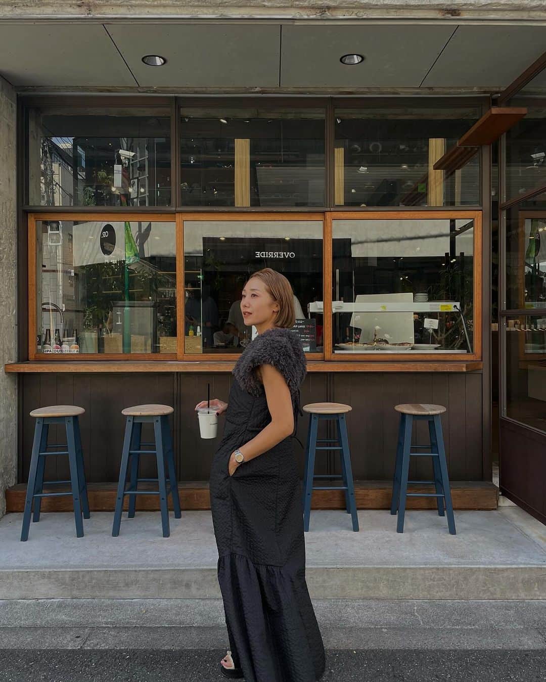 のインスタグラム：「もう暖かいのも終わりかなぁ、と 載せ忘れコーデ  こっちのジャガードワンピースも好き🩶  @amely__official ×  #みくえり @miiikunkun  @911erika   onepiece @amely__official  tops @miesrohe_   #amely#エミリー」