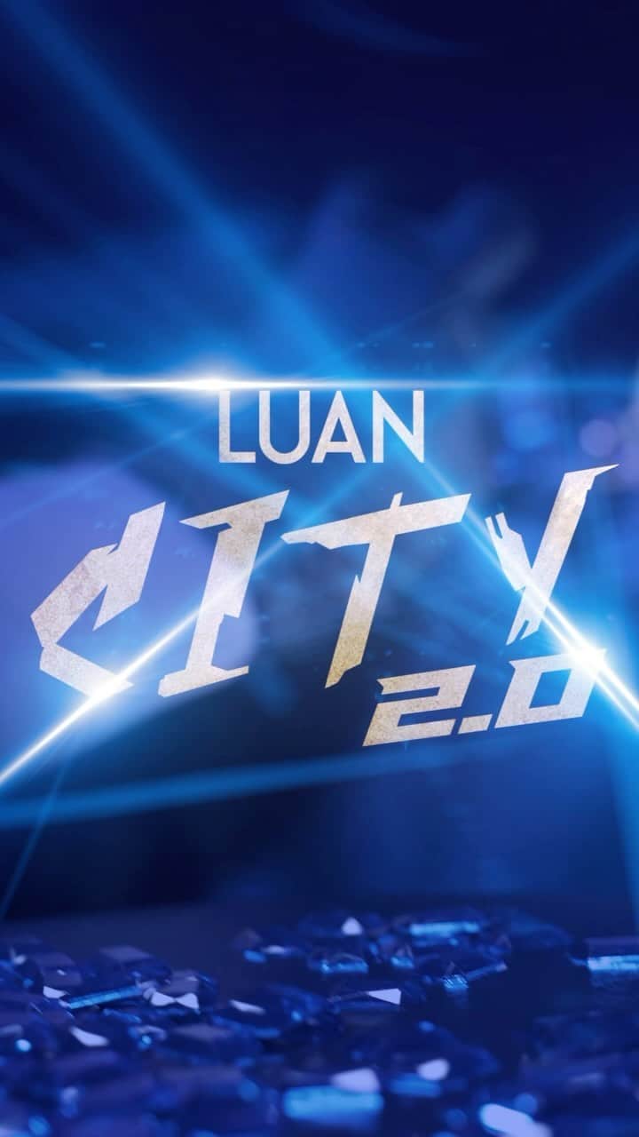 ルアン・サンタナのインスタグラム：「🚨ATENÇÃO 🚨  chegou o momento que a gente tanto esperava!! 👑🔥 você já pode ouvir o álbum LUAN CITY 2.0, completo, no seu app de música preferido.   * link na bio  #luancity」