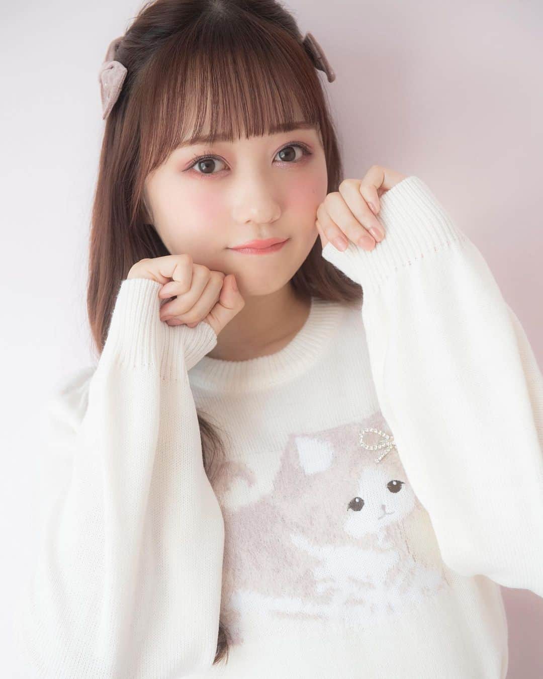 evelynのインスタグラム：「AKB48 大盛真歩さんが着るevelyn冬コレクション🐰♥︎ ㅤㅤㅤㅤㅤㅤㅤㅤㅤㅤㅤㅤㅤ 【通販にて先行受注開催中】 #evelyncatニット ¥7,400 【OW/PI/IGY】 ㅤㅤㅤㅤㅤㅤㅤㅤㅤㅤㅤㅤㅤ #evelyn #エブリン」