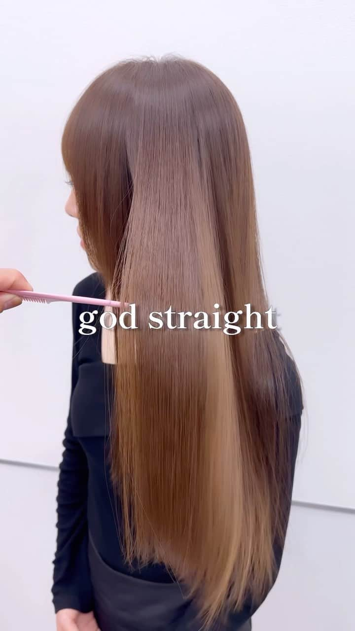 Seiichiro Kawakamiのインスタグラム：「god straight🩵 . @absolute_treatment_pro  ➖➖➖➖➖➖➖➖➖➖➖➖➖➖ . 《《　ご予約　》》 【平日】10時～20時 〜【Price】〜 カット_6800円 カラー_8800円 カット＋カラー_12000円 カット＋ダブルカラー_21000円 カット＋3Dハイライト_21000円 カット＋パーマ_13000円 カット＋縮毛矯正_21000円 髪質改善トリートメント_8800円 . ➖➖➖➖➖➖➖➖➖➖➖➖➖➖ . #cut #bob #カット動画 #切 #銀座美容室」