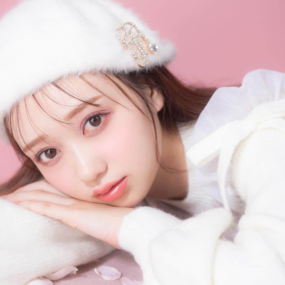 evelynのインスタグラム：「AKB48 大盛真歩さんが着るevelyn冬コレクション🐰♥︎ ㅤㅤㅤㅤㅤㅤㅤㅤㅤㅤㅤㅤㅤ 【通販にて先行受注開催中】 #ふわふわチェックニットOP ¥9,800 【OW/BK/IGY】 ㅤㅤㅤㅤㅤㅤㅤㅤㅤㅤㅤㅤㅤ #evelyn #エブリン」