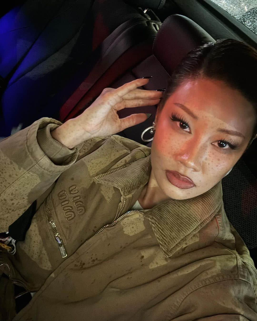 YOONさんのインスタグラム写真 - (YOONInstagram)「#MILAN Fitting DAY 2. Wet out hereeee 💦💧🩵」11月10日 9時05分 - yoon_ambush